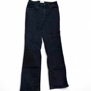 Wrangler black denim bootcut jeans with a classic style
Size 6